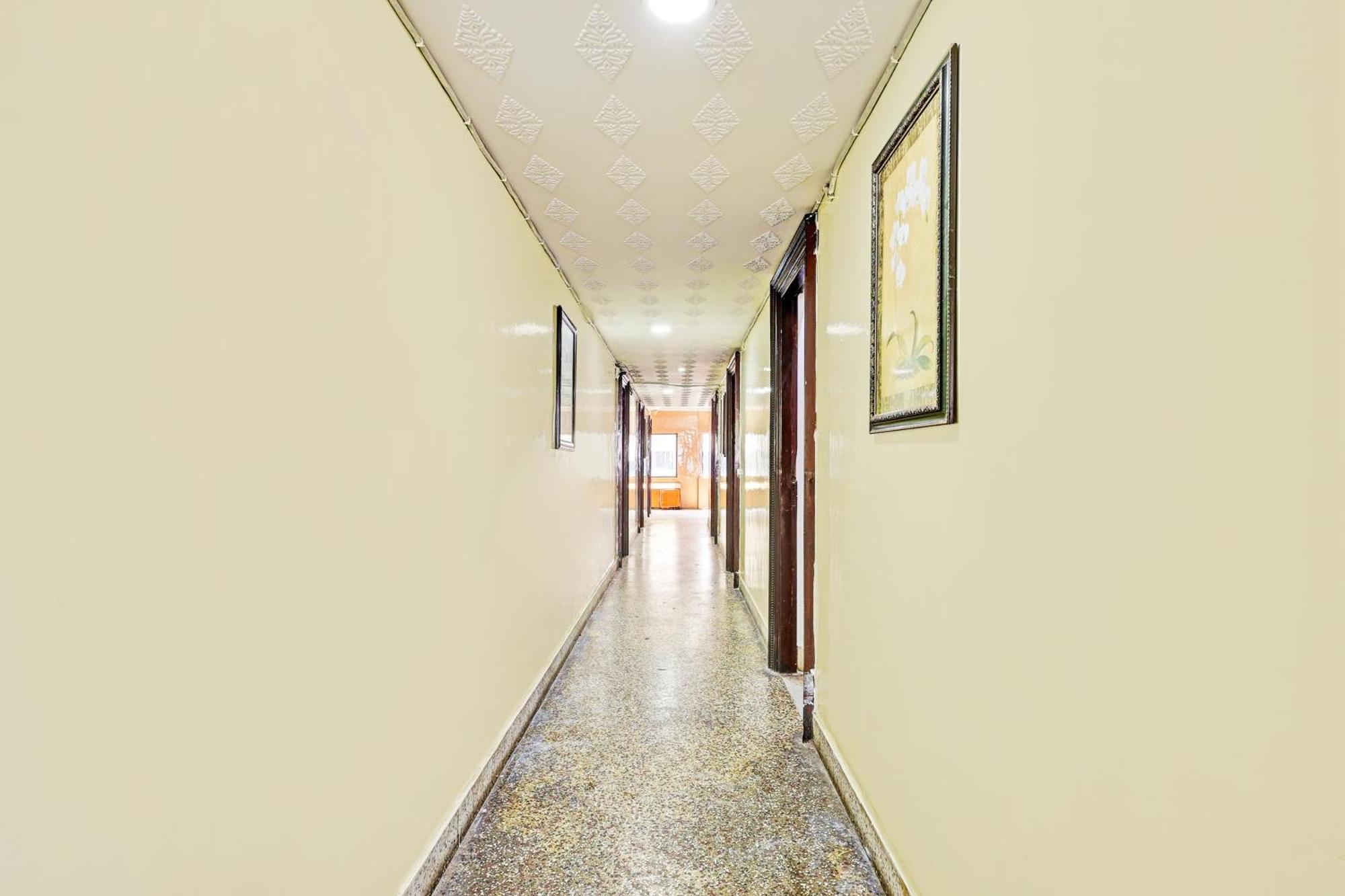 Super Hotel O Besant Road Vidzsajavádá Kültér fotó